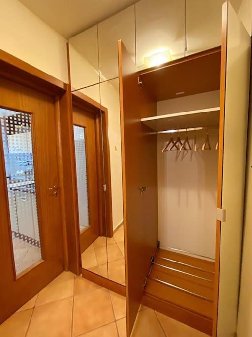 Lovely & Quiet 1-Bedroom Condo With Free Parking بوخارست المظهر الخارجي الصورة