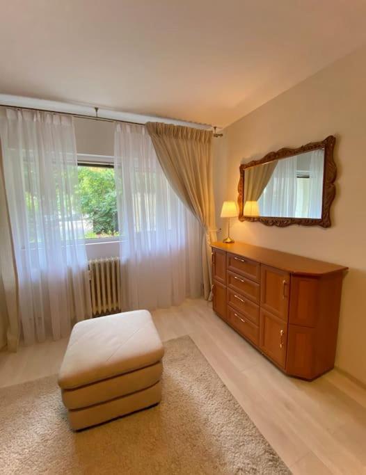 Lovely & Quiet 1-Bedroom Condo With Free Parking بوخارست المظهر الخارجي الصورة