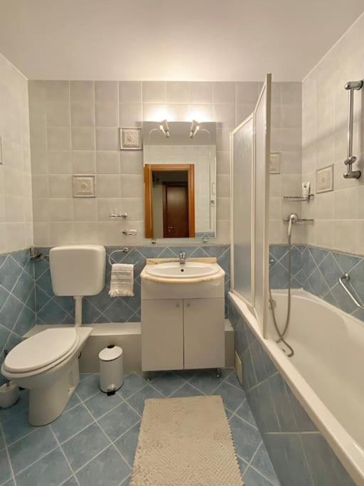 Lovely & Quiet 1-Bedroom Condo With Free Parking بوخارست المظهر الخارجي الصورة