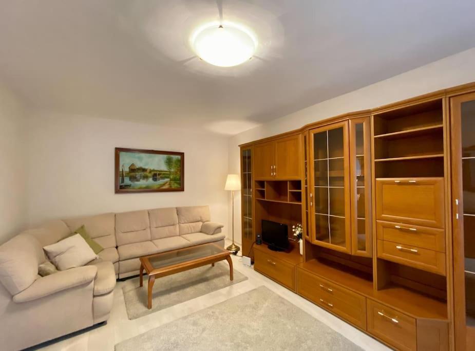Lovely & Quiet 1-Bedroom Condo With Free Parking بوخارست المظهر الخارجي الصورة