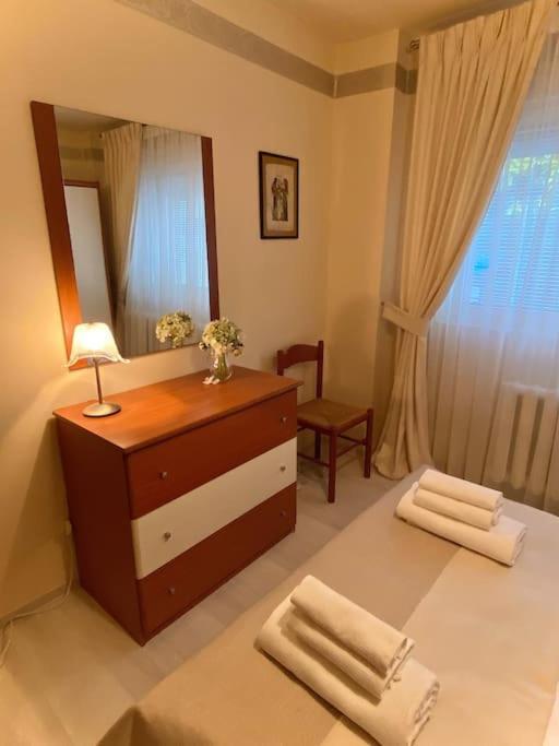 Lovely & Quiet 1-Bedroom Condo With Free Parking بوخارست المظهر الخارجي الصورة